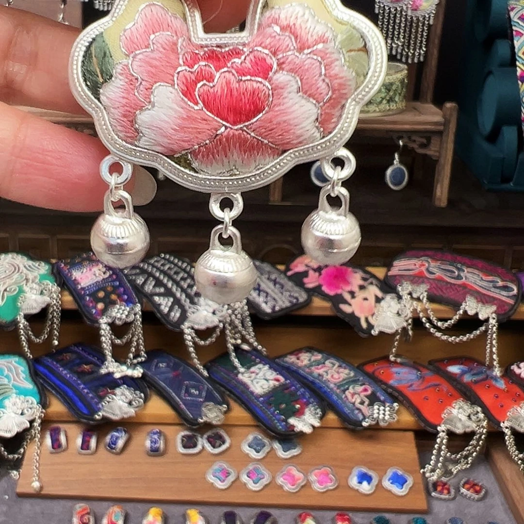 肉***包织绣手工刺绣工艺品