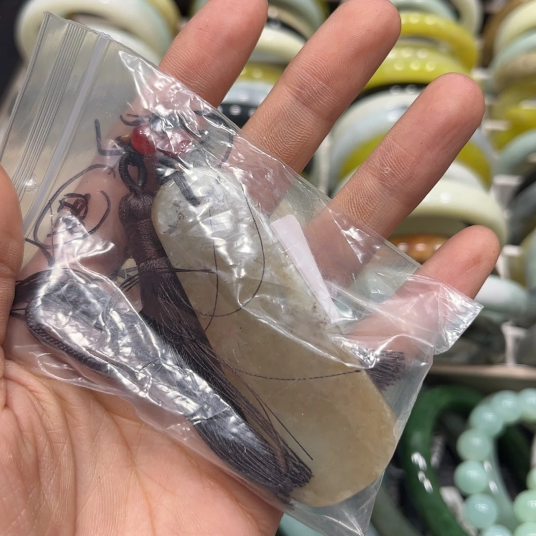 和田玉颈饰未镶嵌穷****.