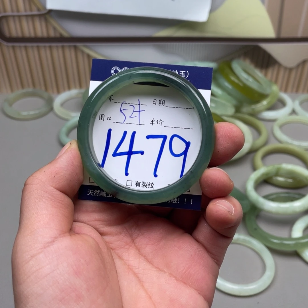 岫玉手镯手镯未镶嵌