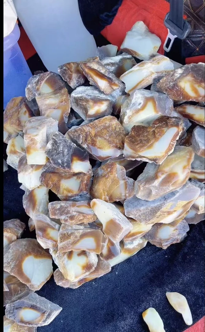 新疆玉质石头原石奇石可做盆景石