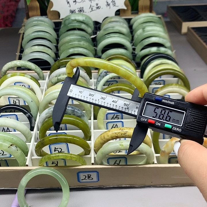 未镶嵌蛇纹石玉手镯63