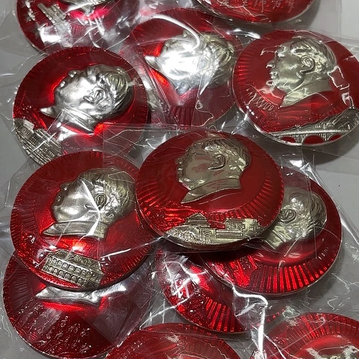 其他普通金属徐*摩纪念章
