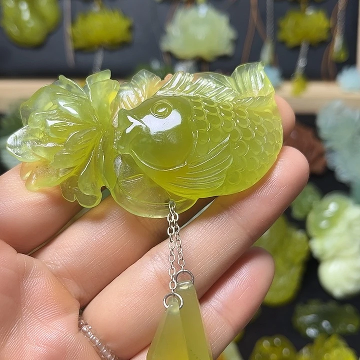 蛇纹石玉未镶嵌颈饰