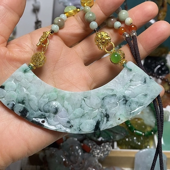 翡翠未镶嵌吊坠(赠链)