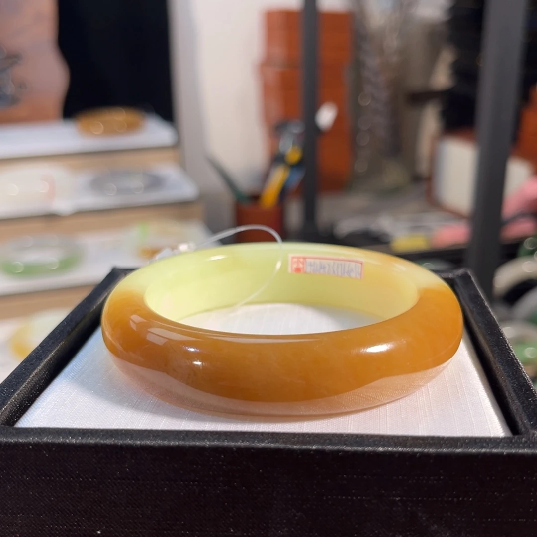 和田玉未镶嵌手镯  「黄口糖、半山水」漏！