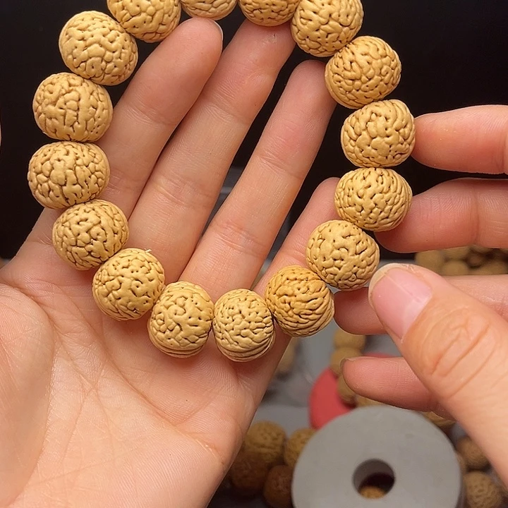 ****型吊坠桃核桃核手串