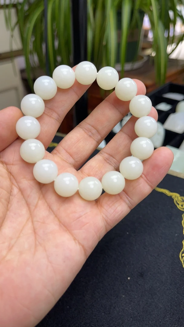 新疆和田米达料手串