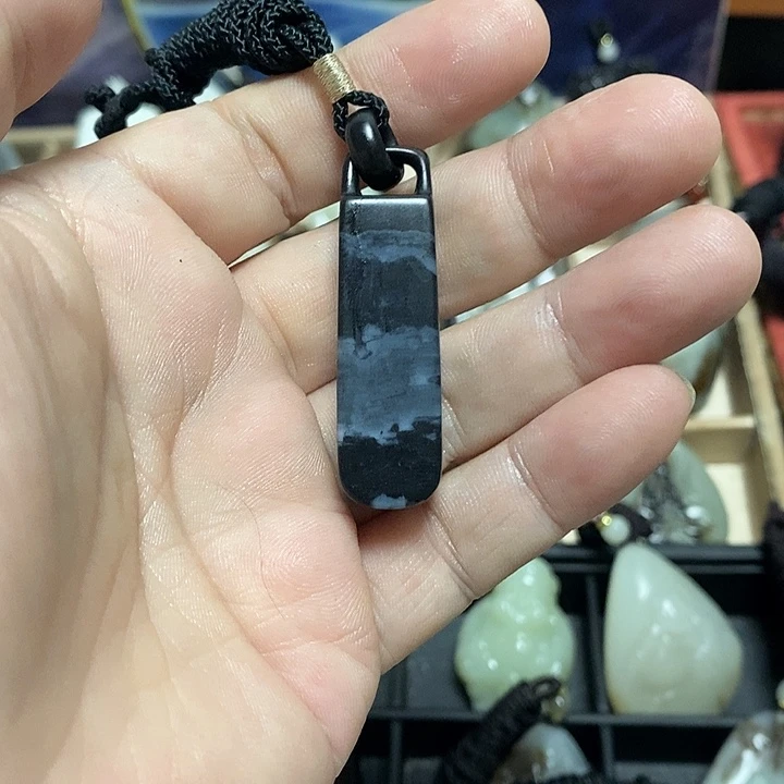 l***q和田玉未镶嵌颈饰