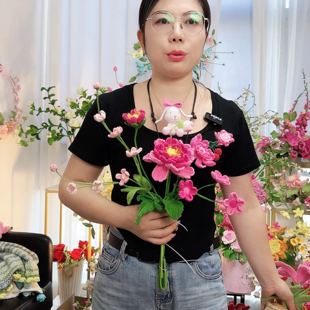 手工钩织兔子花束