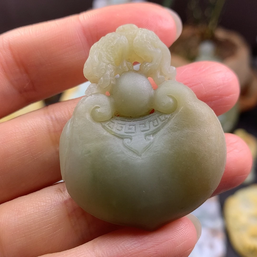 定制翡翠未镶嵌如意