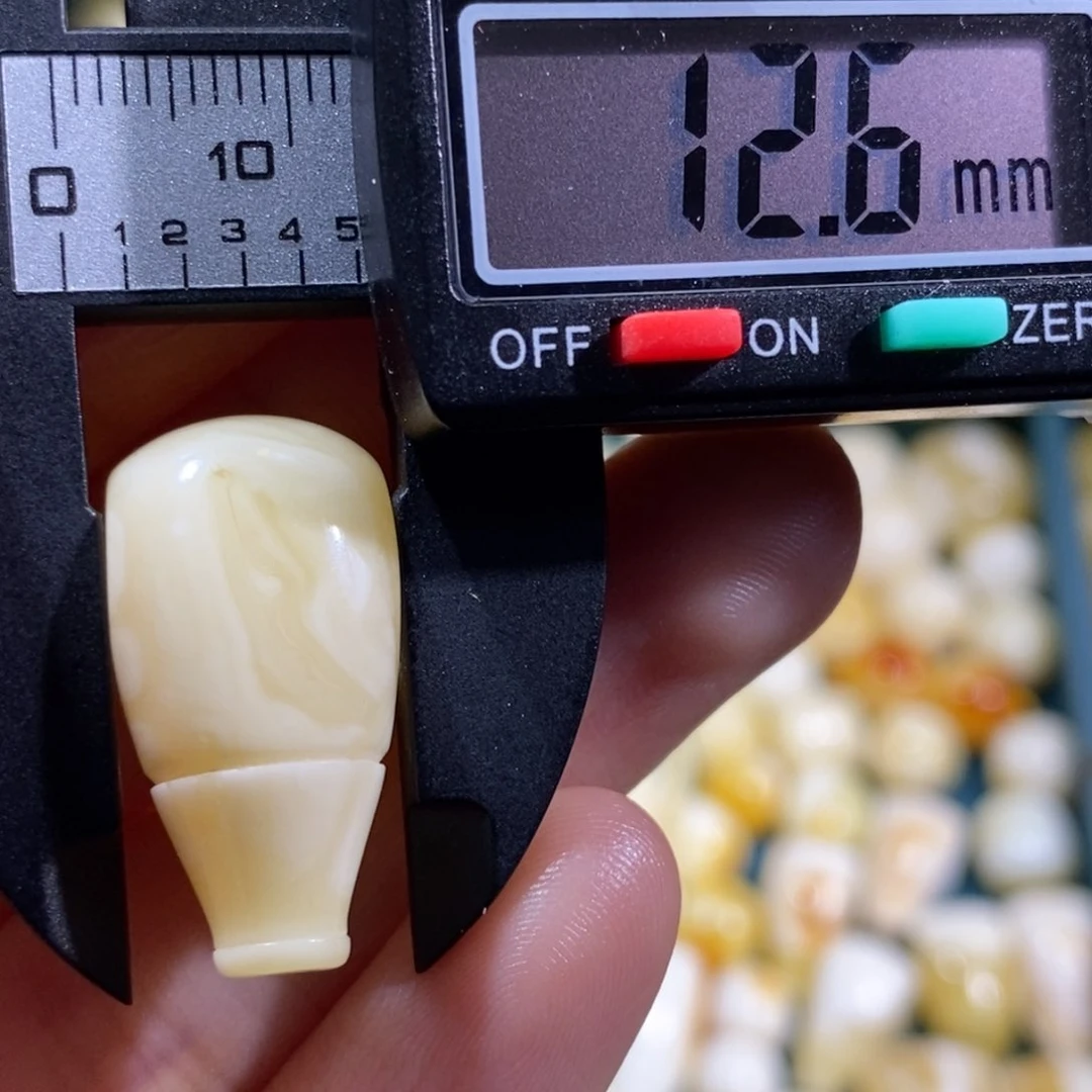 蜜蜡裸石未镶嵌微瑕