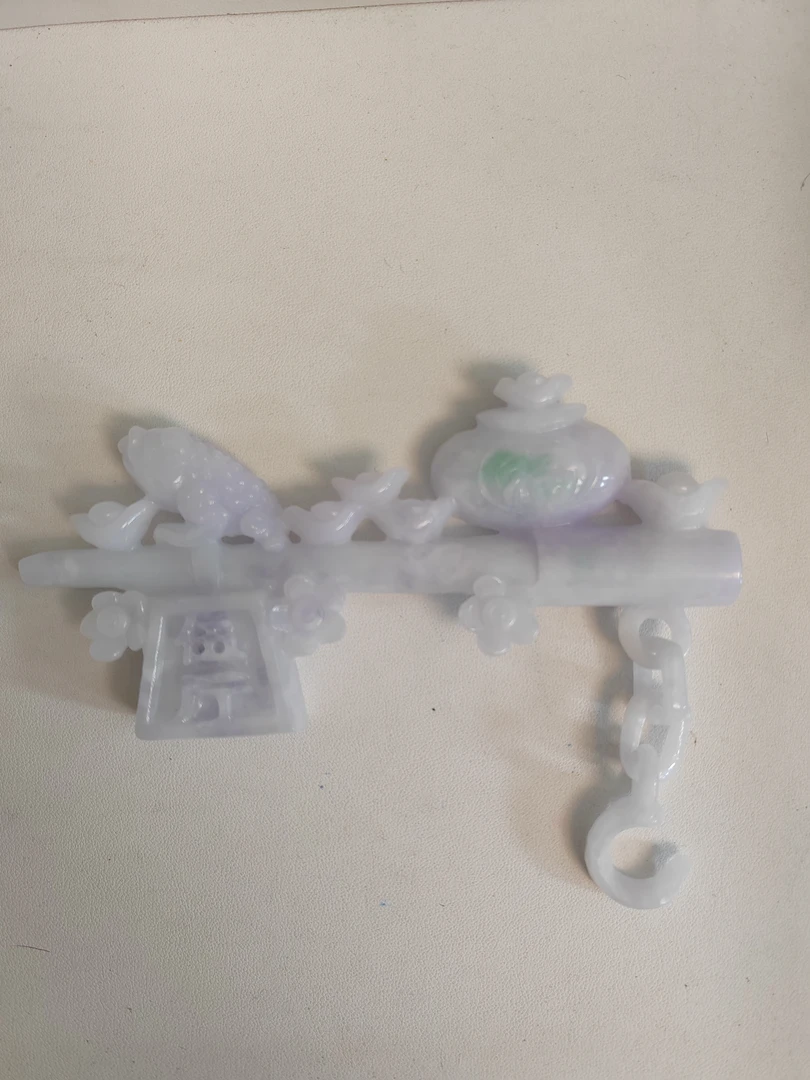 翡翠春彩秤心如意吊坠