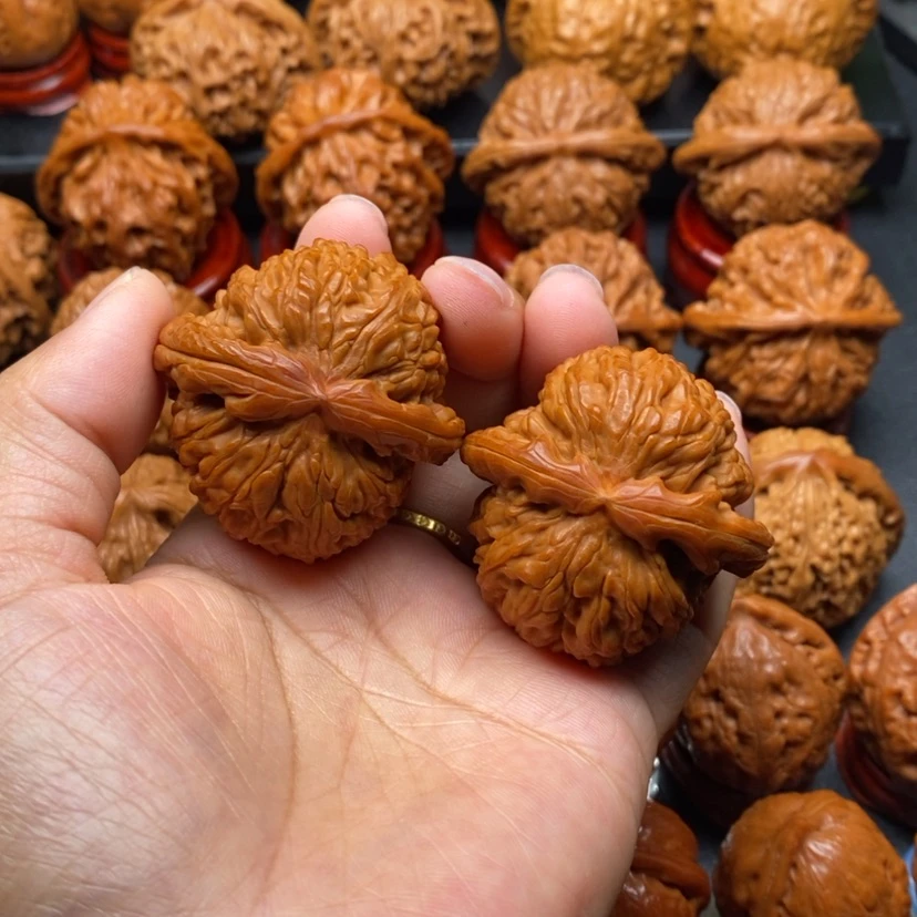 【闪购商品】文玩核桃把件42球白