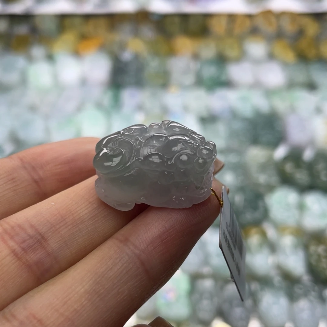 翡翠未镶嵌颈饰貔貅