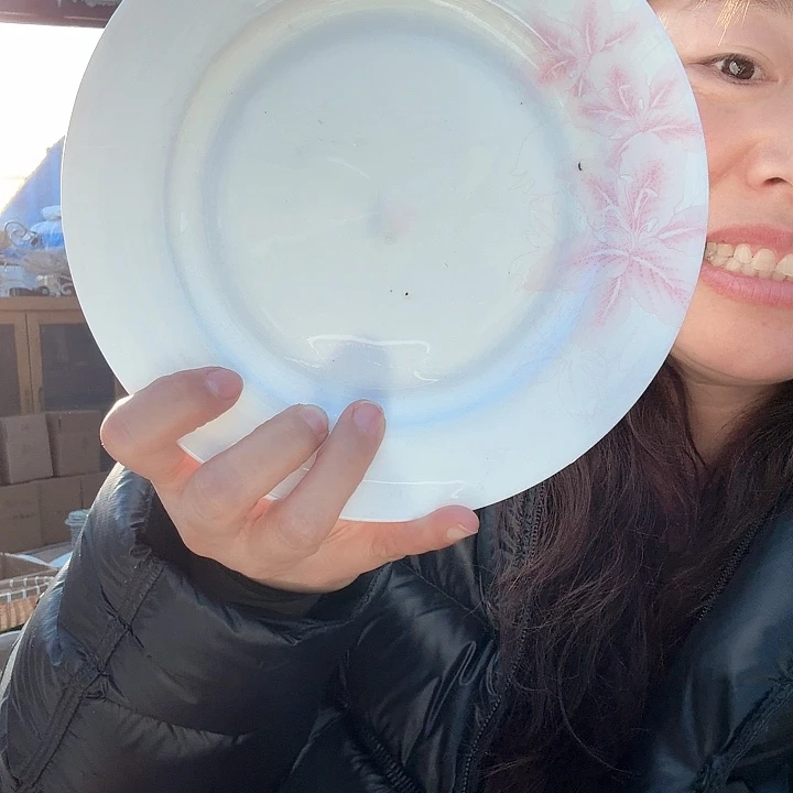 骨瓷粉色野百合盘子微瑕