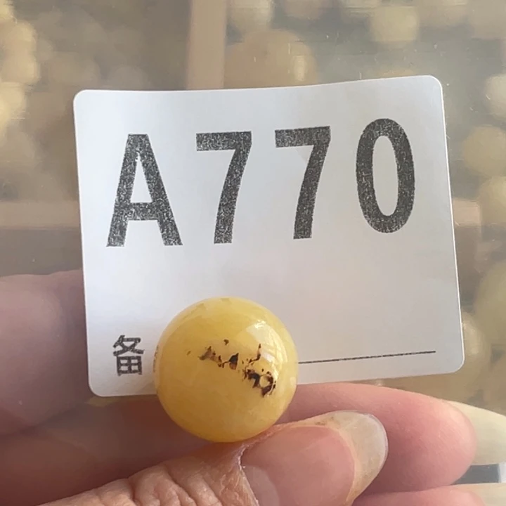 琥珀未镶嵌裸石微瑕小坑18.3