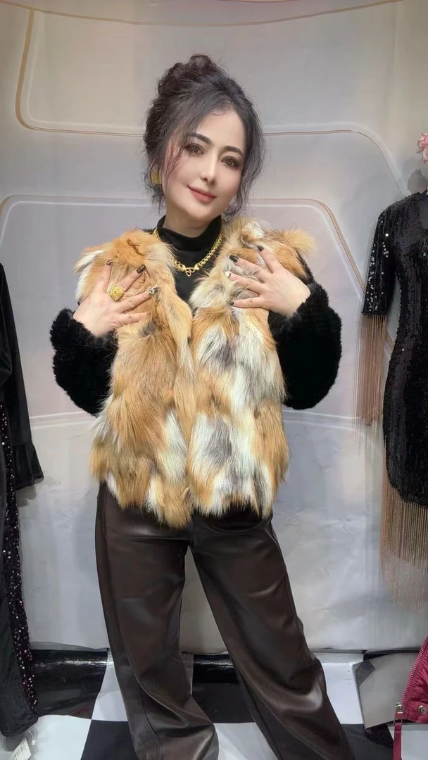 乌鲁木齐发货域美家真毛短款大衣{LAILA专属}