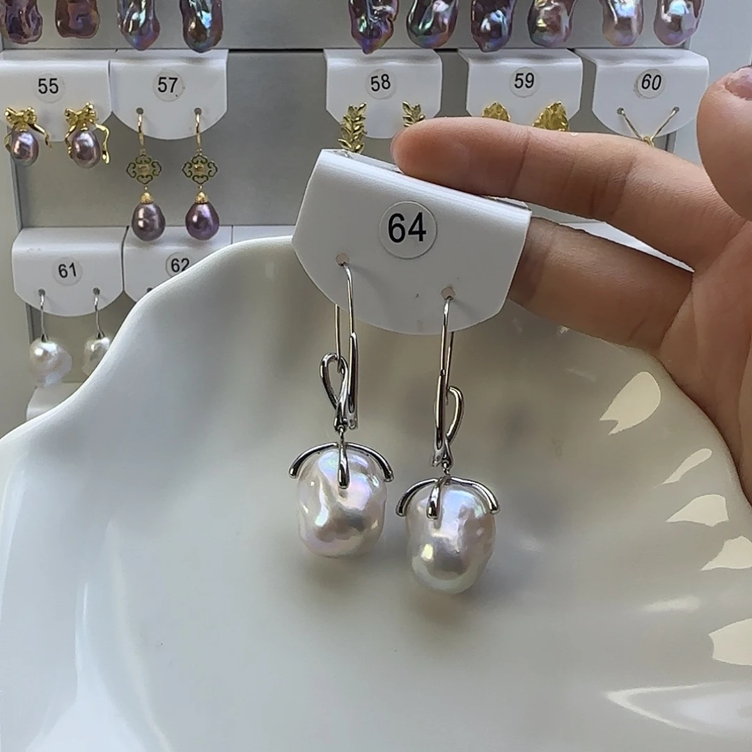 戴***海淡水珍珠银S925镶嵌耳饰