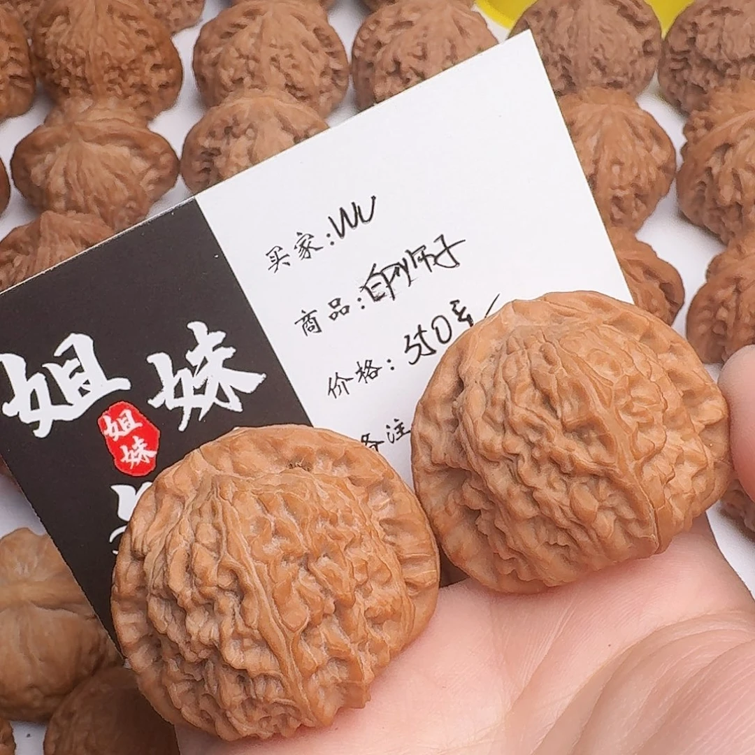 W***u桃核吊坠白狮子头