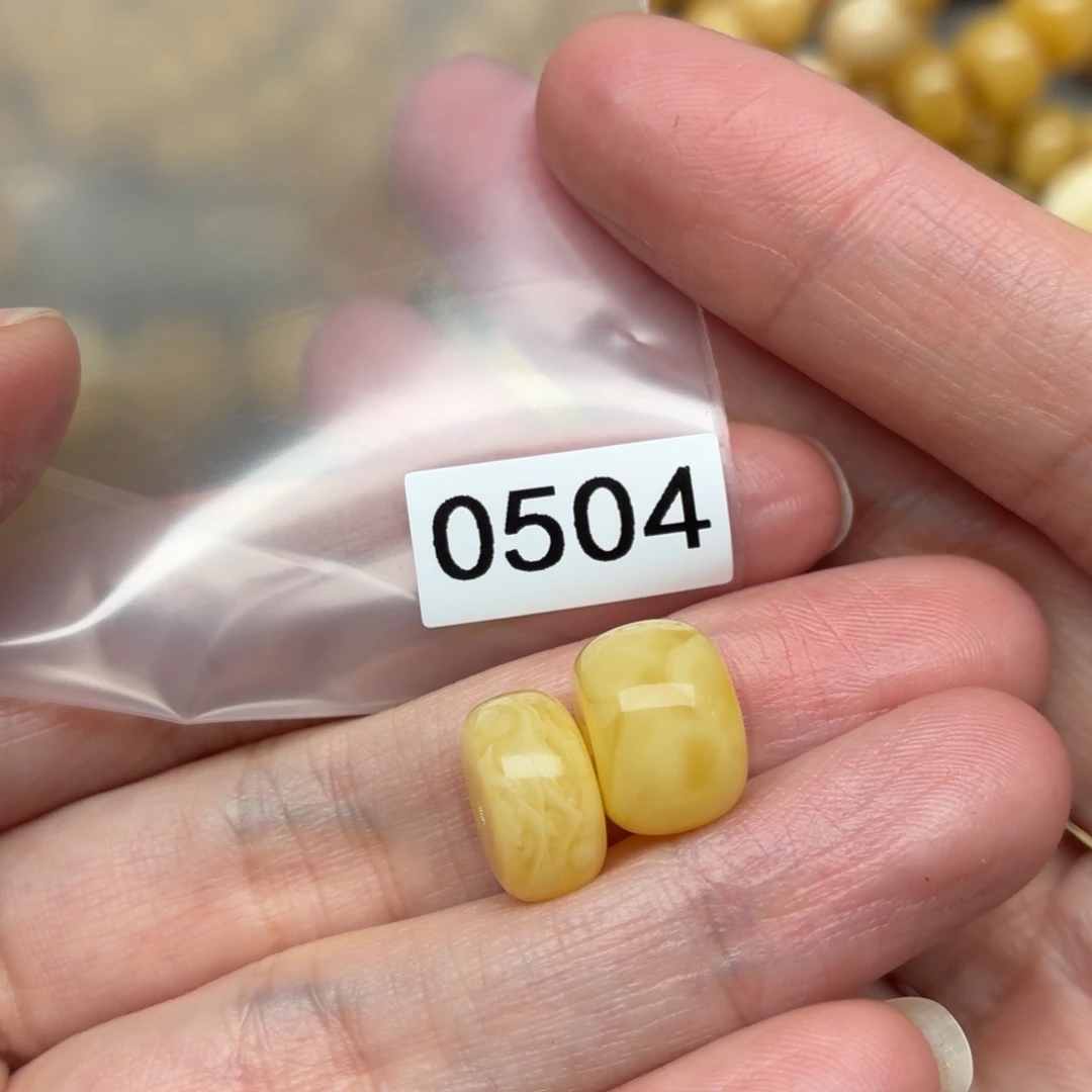 M***i琥珀未镶嵌裸石12墩子