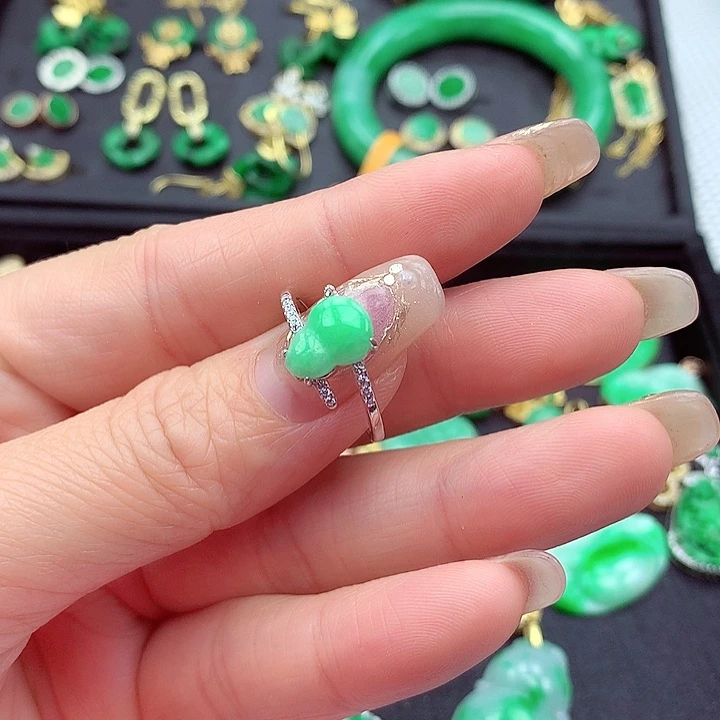 翡翠颈饰银S925镶嵌翡翠