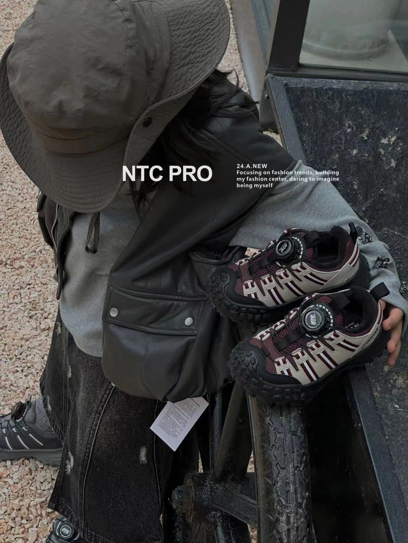 【haobaby童鞋】2024线条红纽扣加绒运动鞋6871