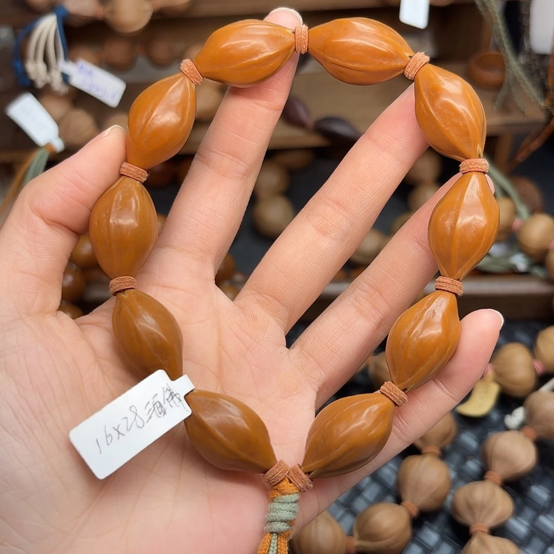 手串橄榄核13。1.6*2.8三面佛