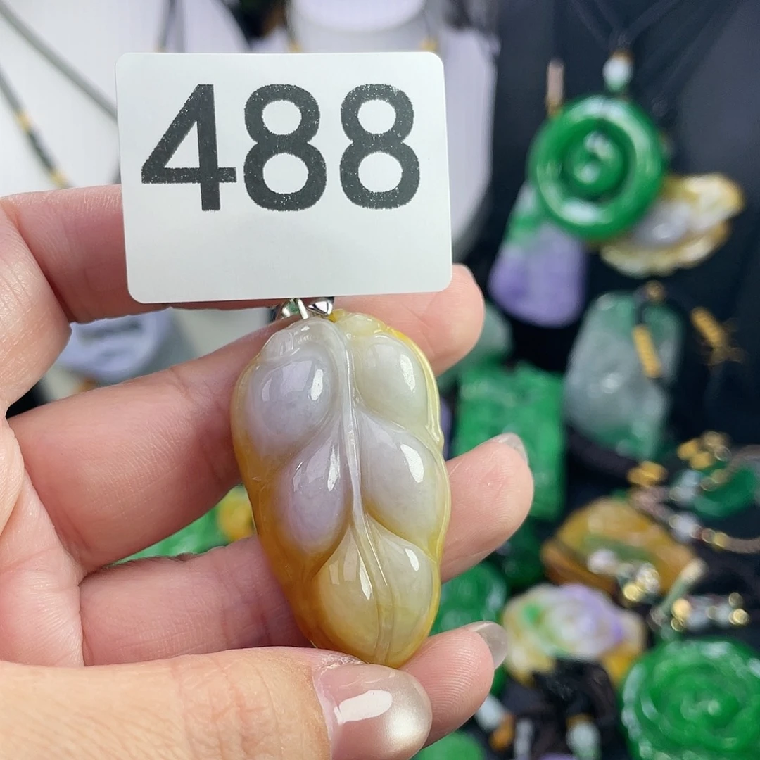 翡翠未镶嵌吊坠(赠链)