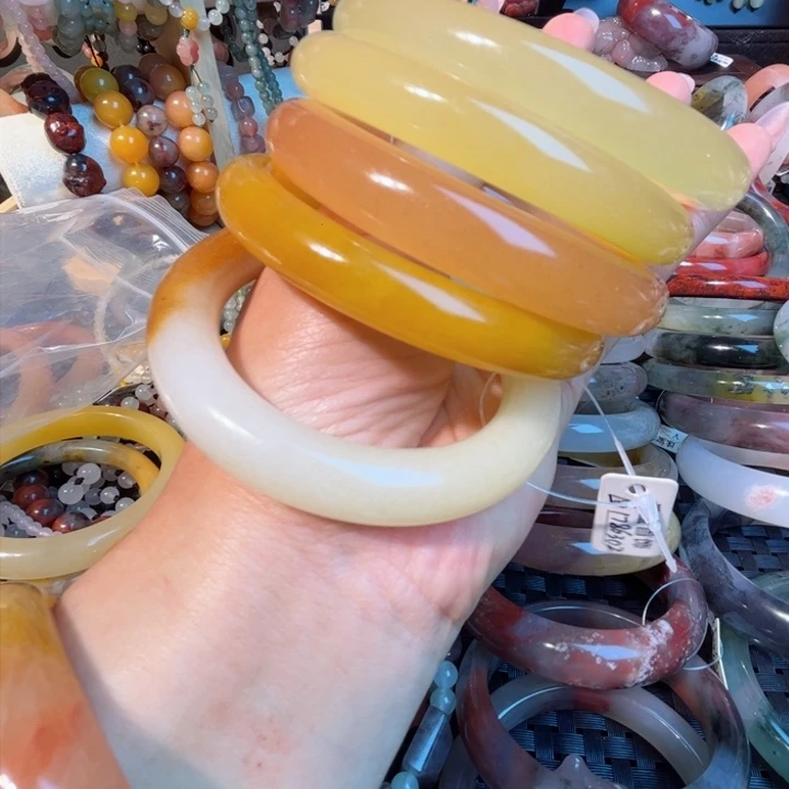 未镶嵌手镯石英质玉大**歌