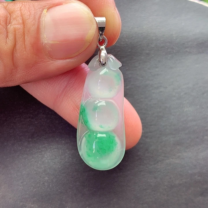 颈饰未镶嵌石英质玉