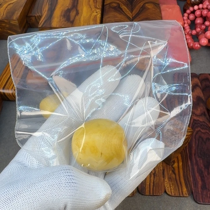 藕***处小叶黄杨手把件一个