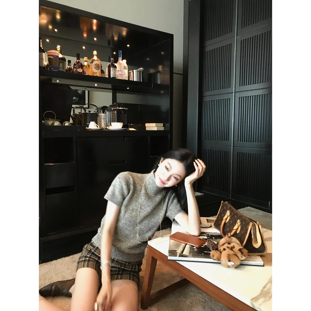 区区欧阳 高领短袖毛衣女秋季新款设计感小众针织衫宽松复古上衣