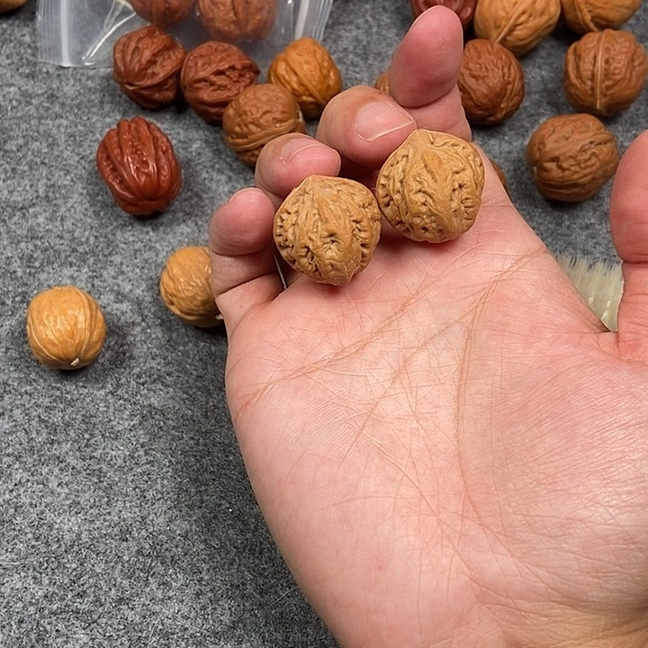 文玩核桃吊坠小红灯