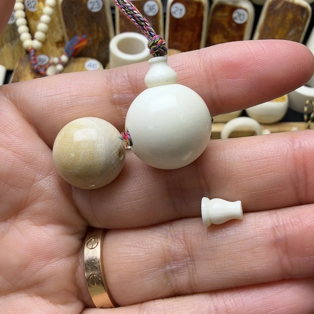 ?****贵保真猛犸牙三通一个圆珠一个