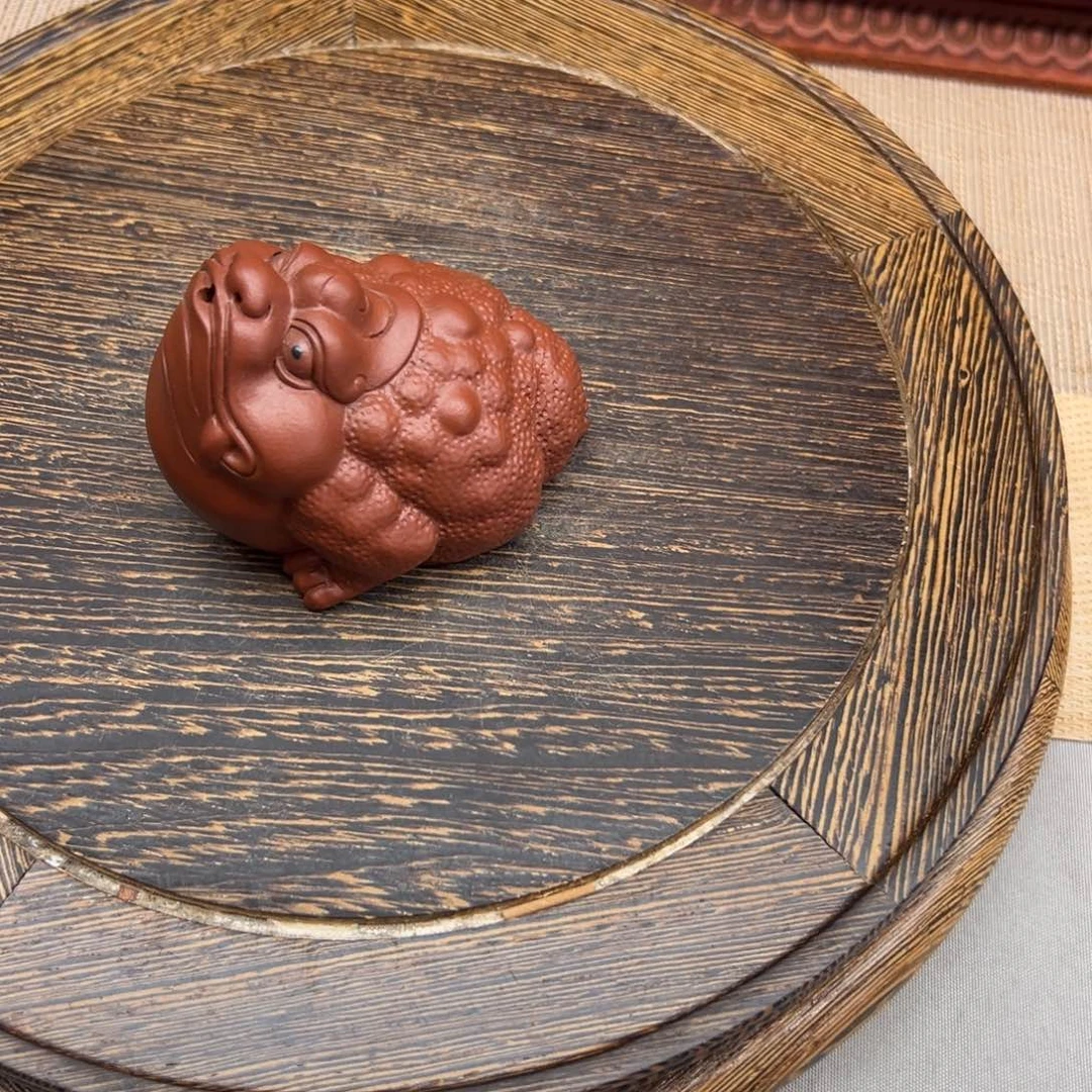 如***念紫砂茶宠朱泥坐地生财