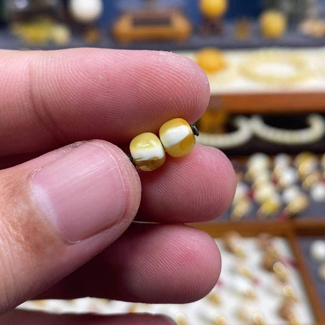 蜜蜡未镶嵌裸石配饰老型对珠尺寸6.4