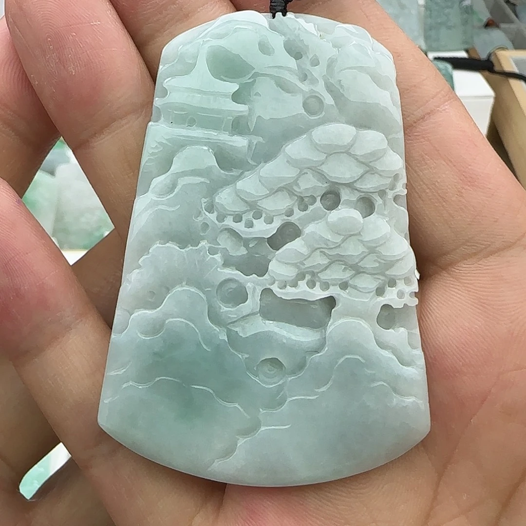 骑***游颈饰未镶嵌翡翠翡翠
