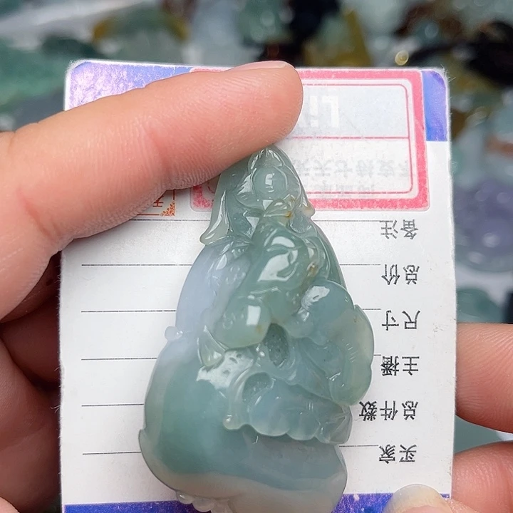 翡翠颈饰未镶嵌如意