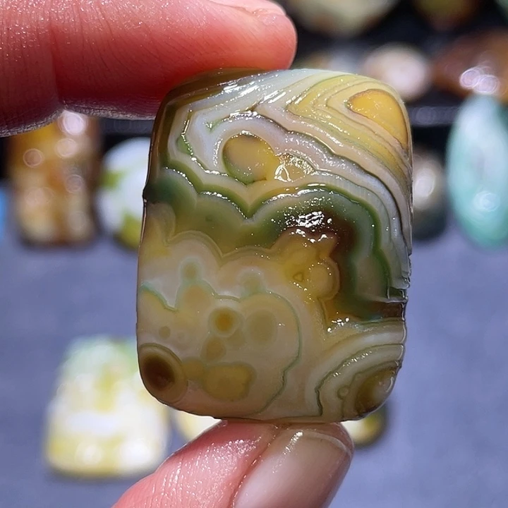 玛瑙/玉髓未镶嵌珠宝奇石