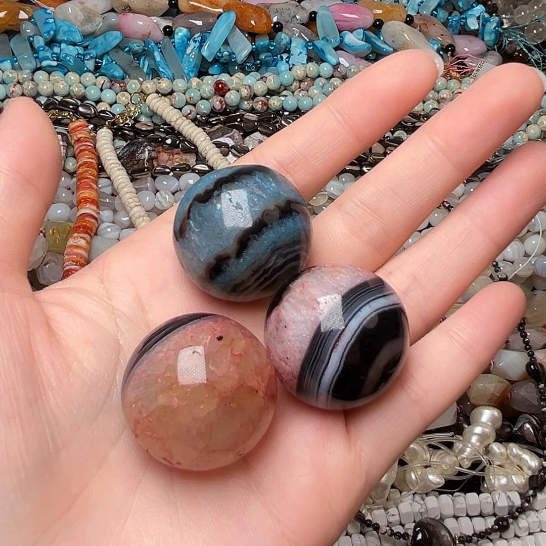 玛瑙/玉髓合金珠宝半成品V96。 28mm天然水晶玛瑙共生圆珠一个