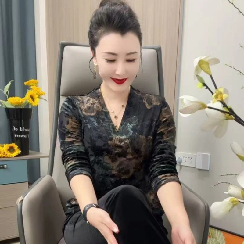 6827打底衫秋冬修身型常规款中老年女装秋季时尚insV领春季洋气