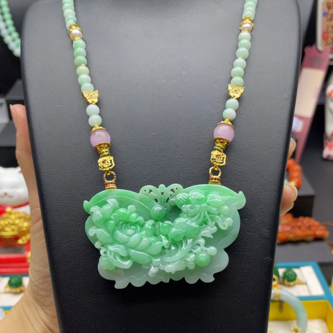 翡翠未镶嵌颈饰翡翠蝴蝶