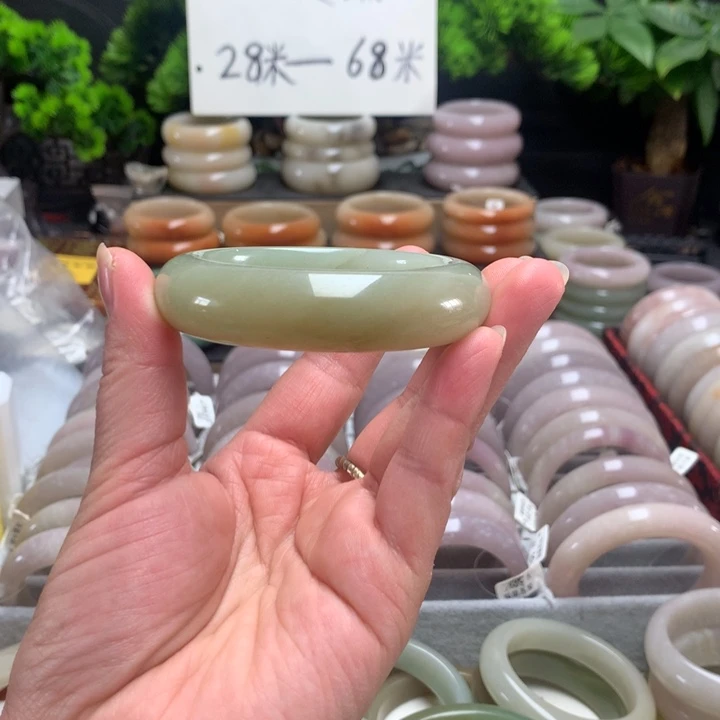 石英质玉（佘太翠）未镶嵌手镯52.7