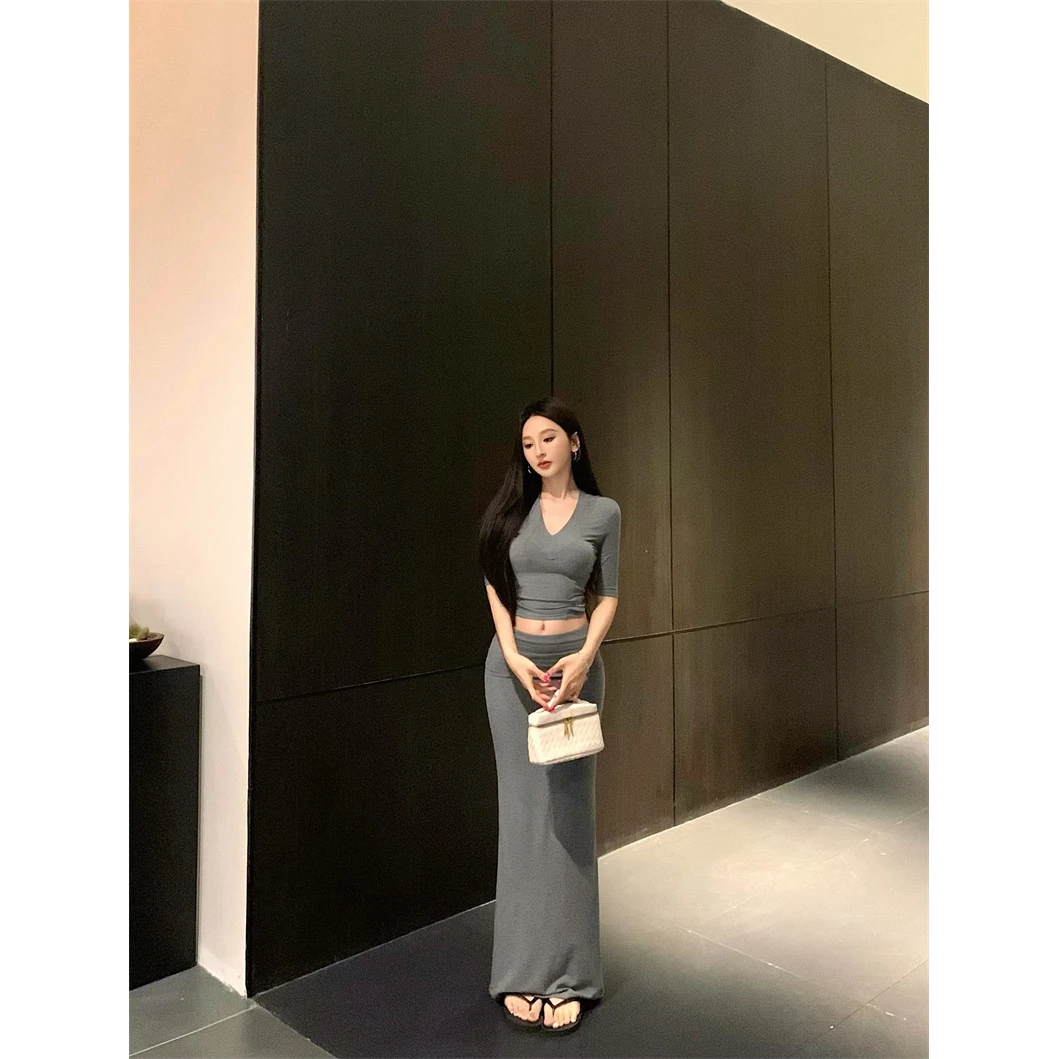 辣妹修身v领半袖正肩T恤上衣女早秋显瘦套装包臀半身裙灰色两件套