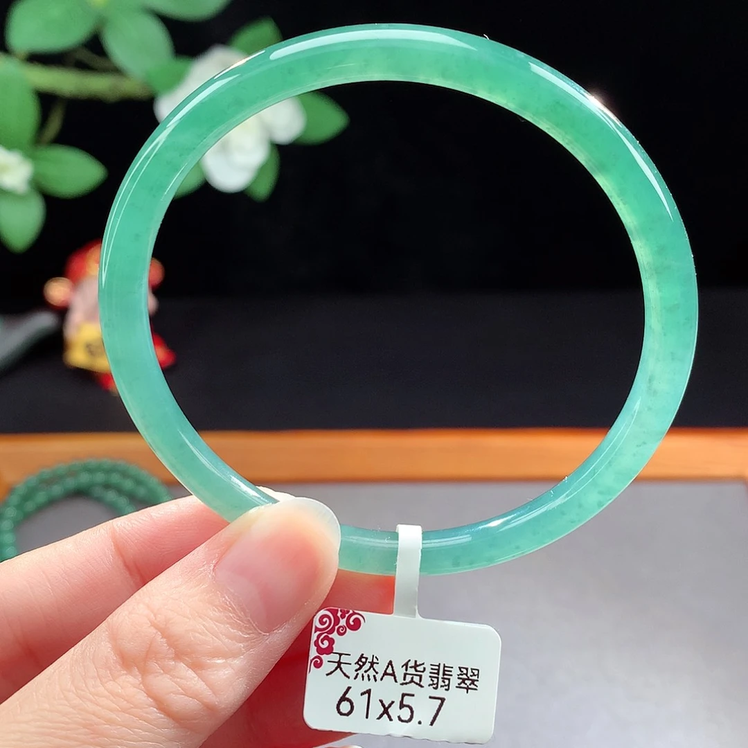 未镶嵌手镯（圆镯）翡翠