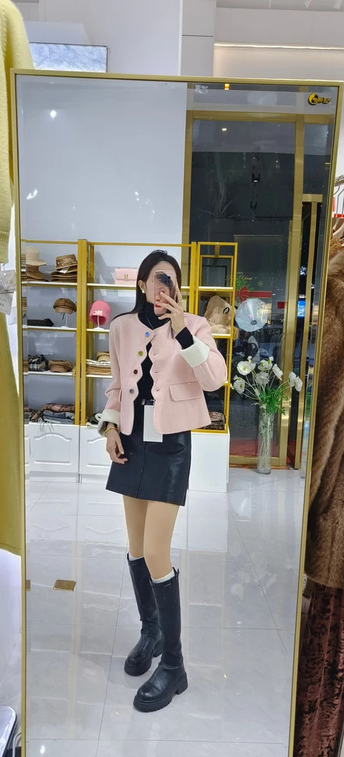 店内模特上身实拍小香风外套