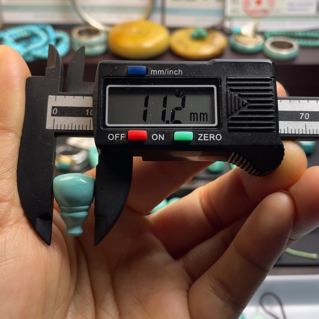 绿松石未镶嵌颈饰