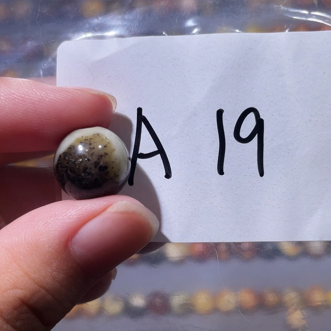 未镶嵌琥珀裸石13.5福利