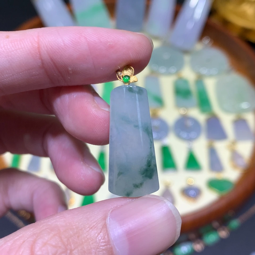 翡翠吊坠(不含链)18K金镶嵌