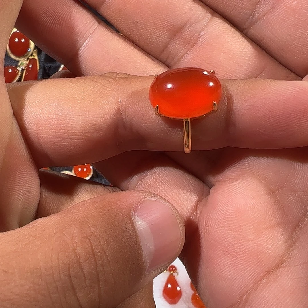 樱***将南红玛瑙18K金镶嵌戒指